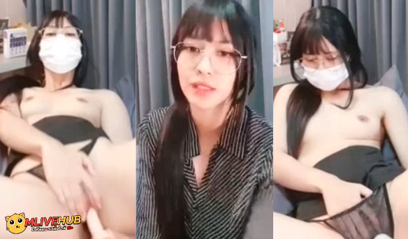คลิปหลุดห้องลับMlive น้องฝ่ายสาวแว่นสุดน่ารัก เอาดีลโด้มาให้พี่เทพเลือก2อันว่าอยากดูอันไหน ละน้องก็ค่อยๆเริ่มบทยั่วสวาท
