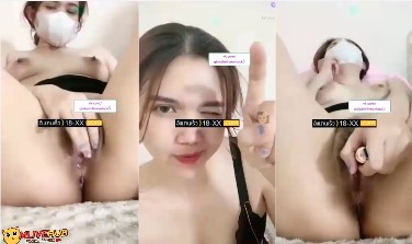 คลิปหลุดMlive IDX 91008759 สาวสวยขี้เงี่ยนใส่ชุดนอนไม่ได้นอนมายั่วเย็ดคนดู นั่งบีบนมยั่วเย็ด ก่อนจะใช้ควยปลอมยัดหีอย่างเสียวครางอย่างมันส์